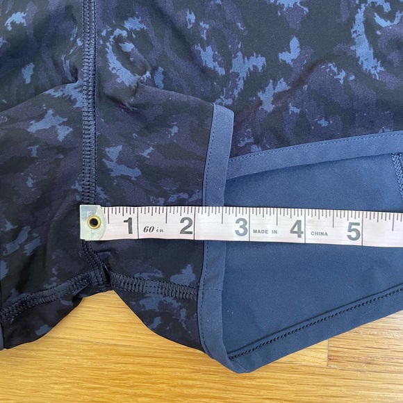 Lululemon Speed Shorts Baroque Inkwell Surge Sz 4 - Picture 3 of 8